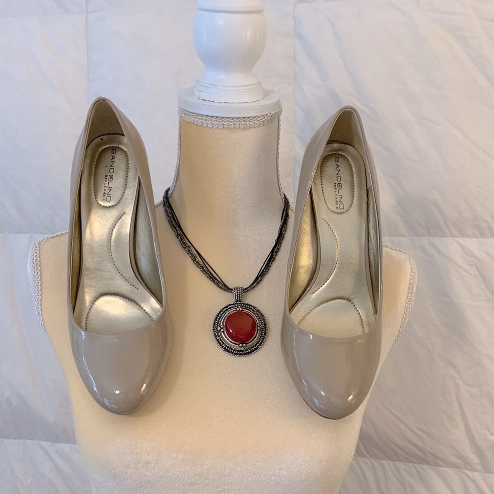 Bandolino Tan/Taupe Pumps, Patent Leather 8.5 Worn Once - perfect condition